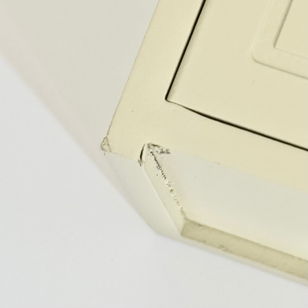 Maileg Closet, Mouse - Cream (SPLIT WOOD ON CORNER)