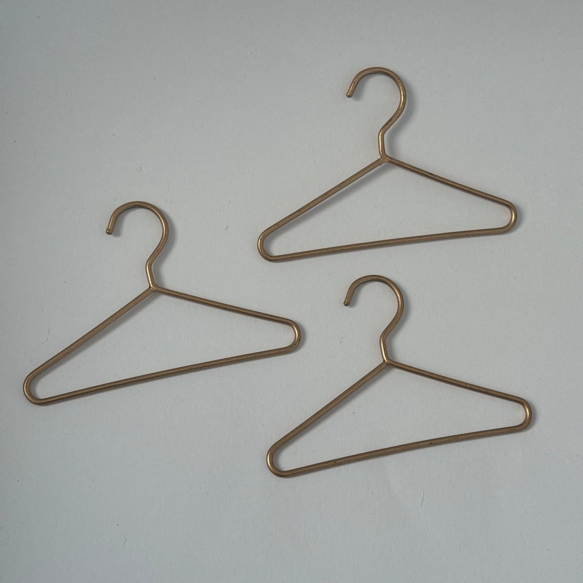 Maileg Clothes Rack in Metal - Off White (SMALL PAINT CHIP)