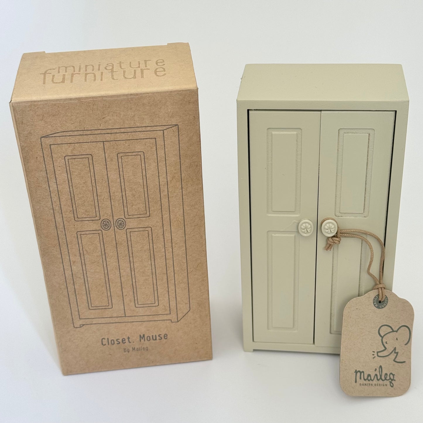Maileg Closet, Mouse - Cream (SPLIT WOOD ON CORNER)