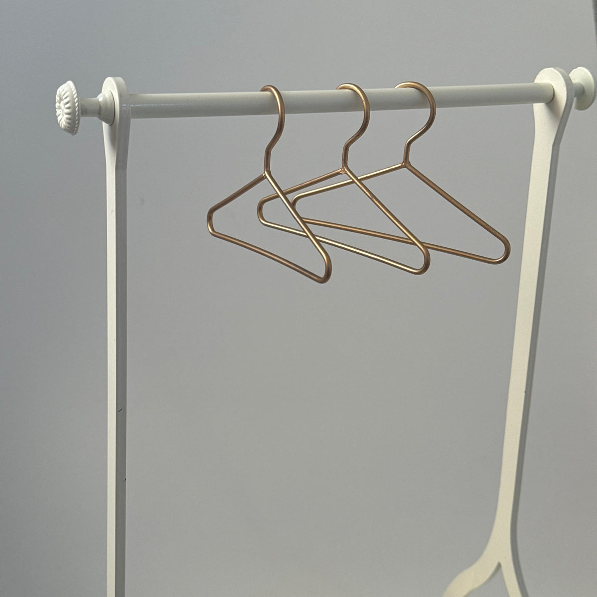 Maileg Clothes Rack in Metal - Off White (SMALL PAINT CHIP)