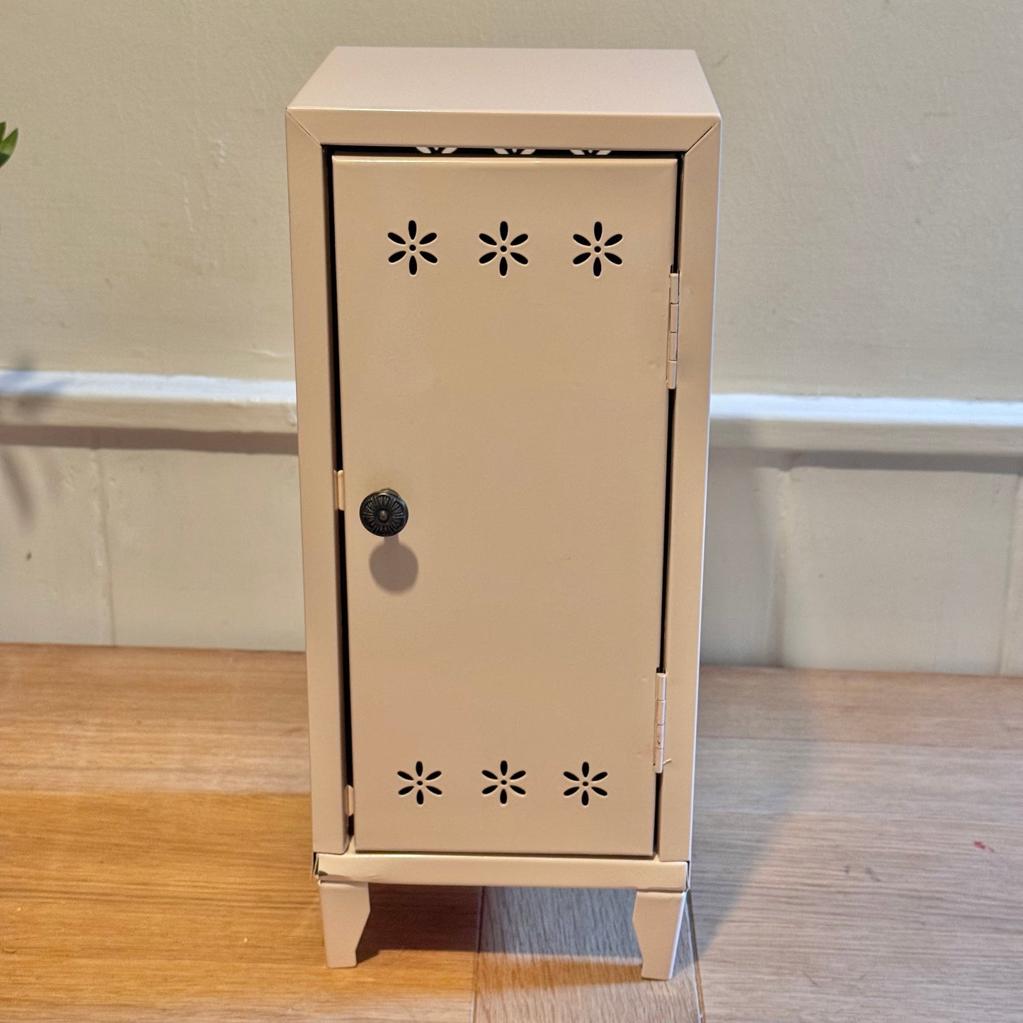 Maileg Locker with Hangers - Powder (DAMAGED)
