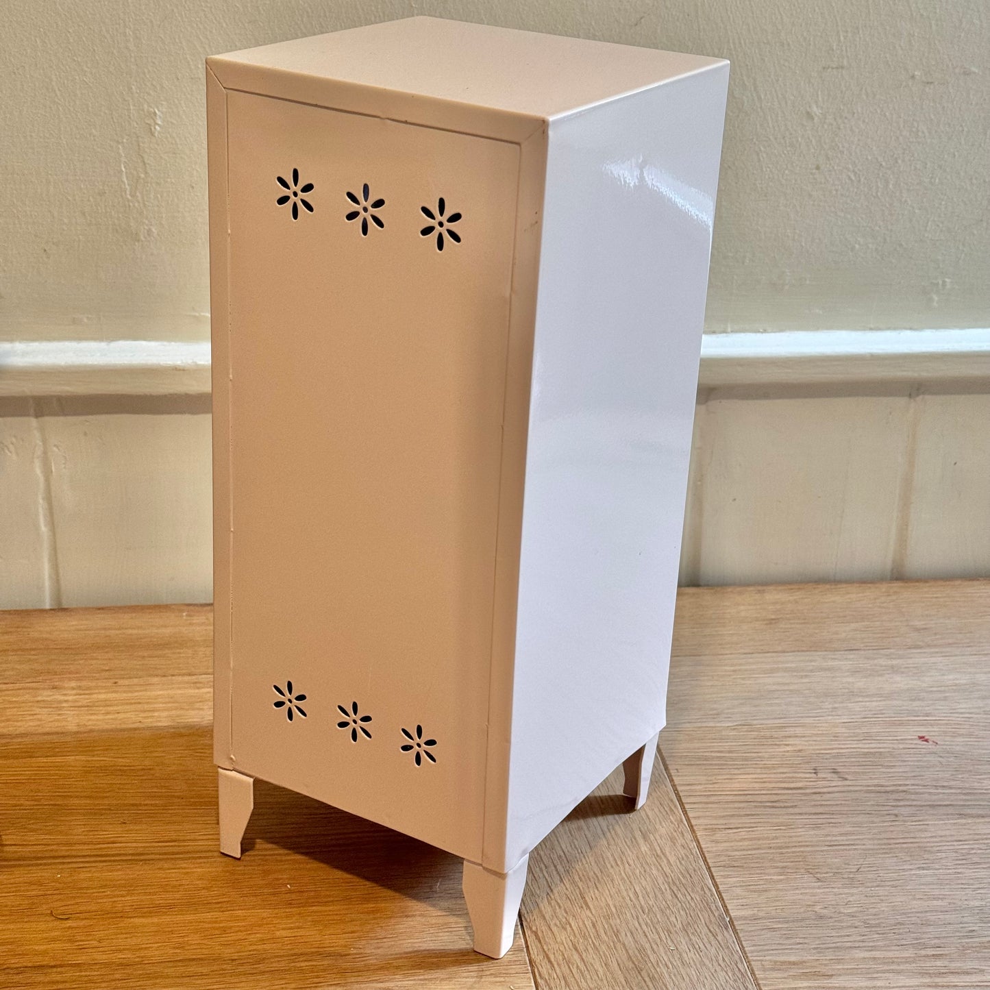Maileg Locker with Hangers - Powder (DAMAGED)