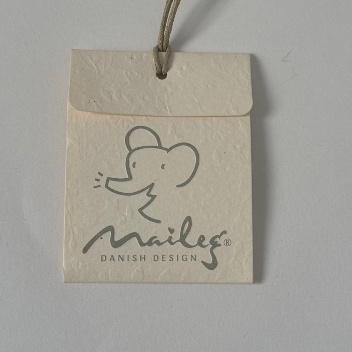 Maileg Clothes Rack in Metal - Off White (SMALL PAINT CHIP)